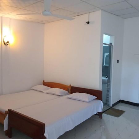 Amila Guest Otel Trincomalee Dış mekan fotoğraf